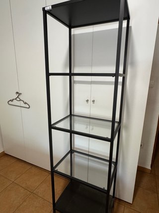 Estantería de cristal negra