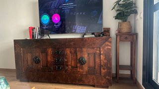 Mueble de salón de madera oscura