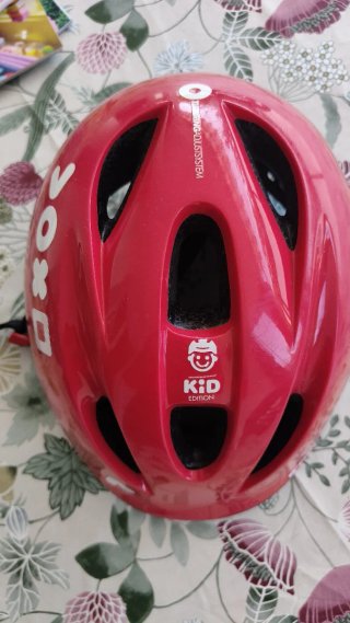 Casco bici infantil rojo.