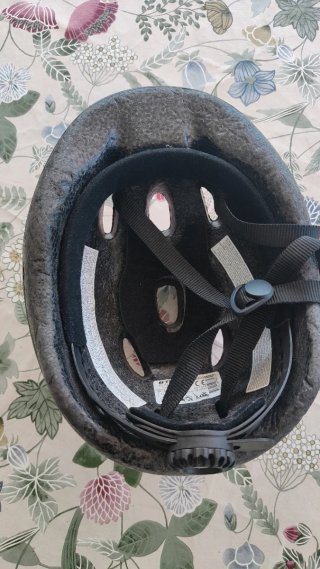 Casco bici infantil rojo.