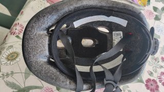 Casco bici infantil rojo.