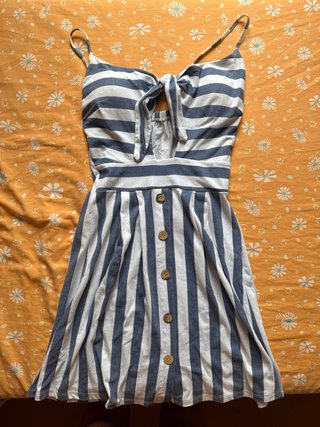 Vestido de rayas azul y blanco