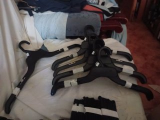 Lote 20 Perchas Adulto Negras Plástico