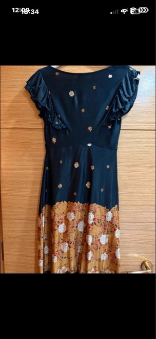 Vestido Mango floral negro y mostaza