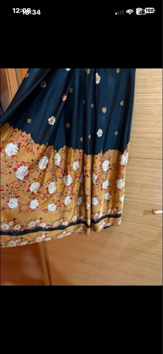 Vestido Mango floral negro y mostaza