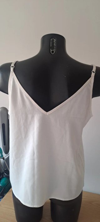 Camiseta tirantes escote festoneado