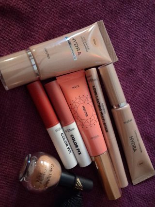 Lote Maquillaje Deliplus: Base, Correctores y Más