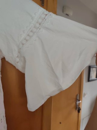 Blusa blanca con encaje