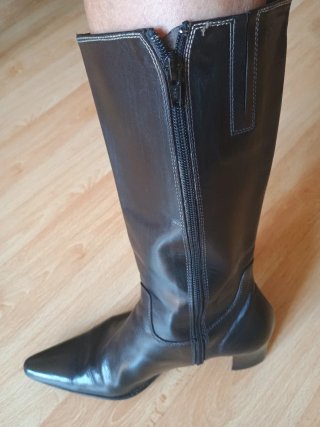 Botas elegantes de piel negras