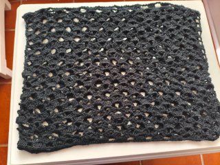 Top crop negro crochet hecho a mano
