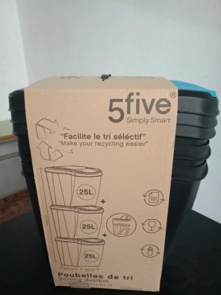 Los 3 cubos para reciclar. Azul, verde y amarillo