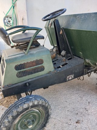 Dumper agrícola verde