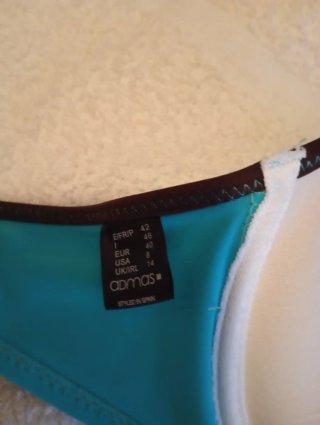Bikini azul turquesa con bordado