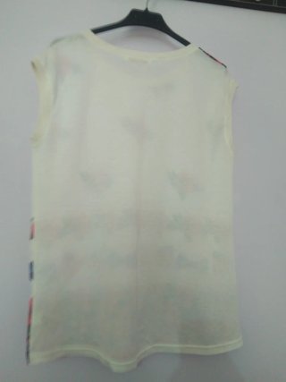 Blusa sin mangas con lazos y rosas