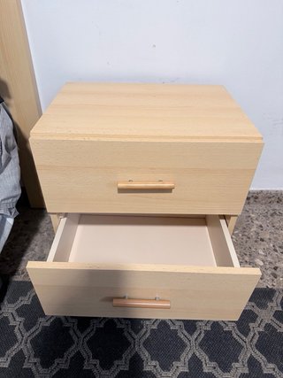 Mesilla, cabecero y lámpara de madera