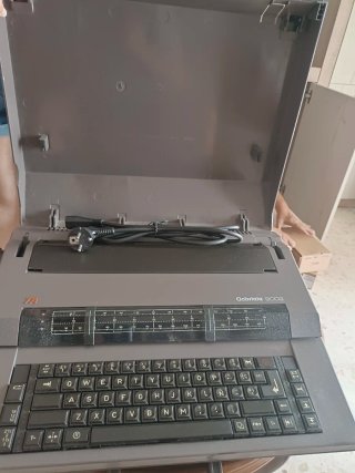 Máquina de escribir eléctrica Gabriele 9