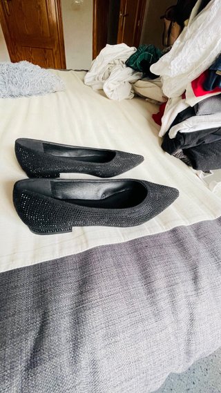 Zapatos negros mujer con pedrería