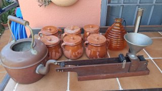 Lote de 6 potes de barro y más cosas.