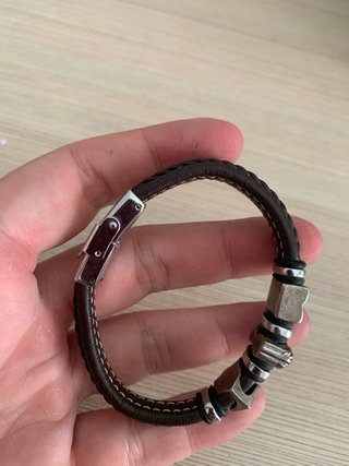 Pulsera cuero y acero con abalorios