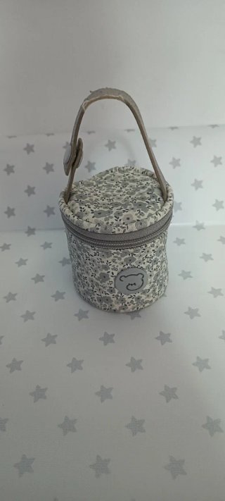 Estuche para chupete floral gris