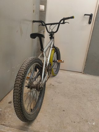 Bicicleta BMX B'Twin (Decathlon)