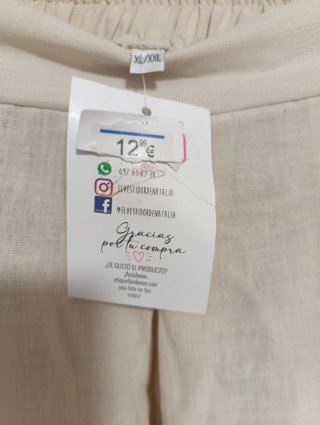 Pantalón culotte beige holgado con pinzas