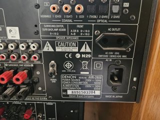 Amplificadores Denon y Yamaha Negros
