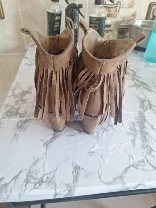 Botines marrones con flecos