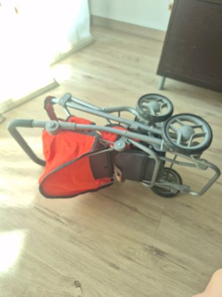 Carrito gemelar para muñecas rojo y gris