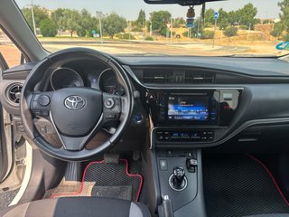 Toyota Auris 2015