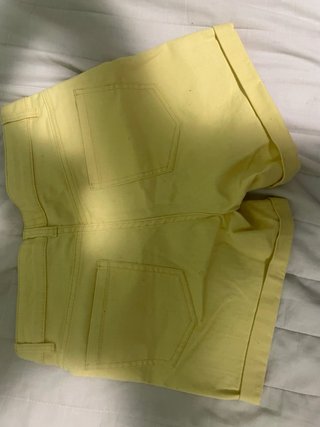 Pantalones cortos amarillos mujer