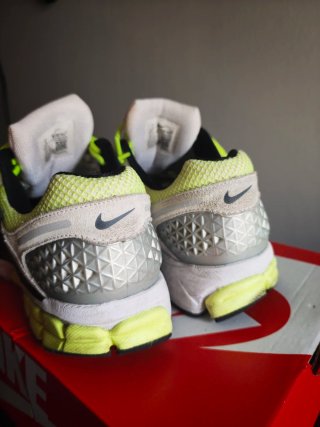 Nike Vomero 5 Talla 41