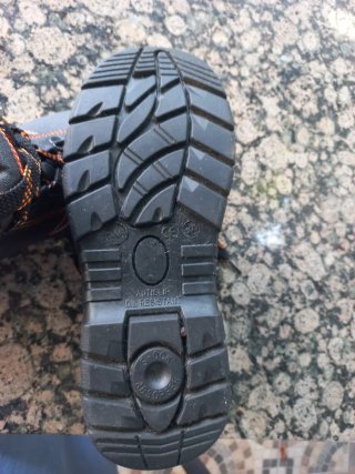 Botas de trabajo FERKO negras y naranjas