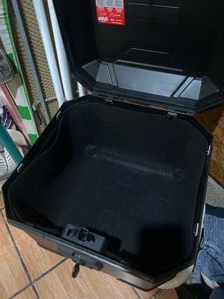 Baúl GIVI 40L con estructura como nuevo