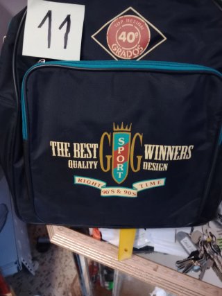 Mochila Niagara Negra y Roja Años 80 hay más