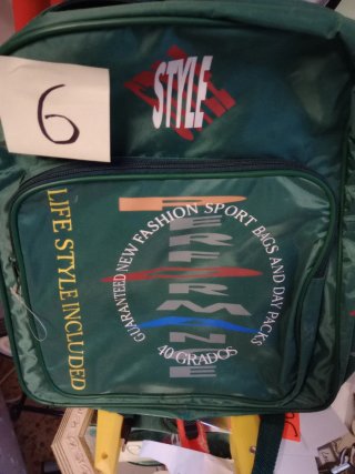 Mochila Niagara Negra y Roja Años 80 hay más