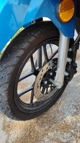 Moto Impecable MITT Urban 125 1.300 km Regalo baúl