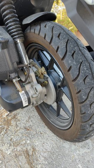 Moto Impecable MITT Urban 125 1.300 km Regalo baúl