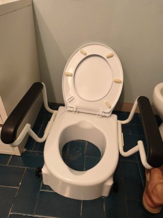 Elevador WC Inclinable con Reposabrazos
