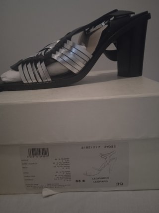 Sandalias Bimba y Lola Piel Negras y plateadas