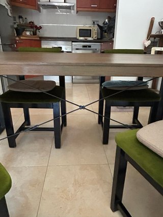 Mesa de comedor de madera
