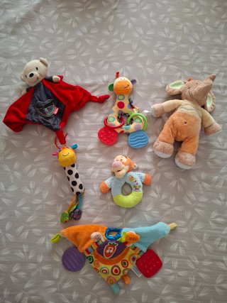 Lote juguetes bebé peluches y sonajeros