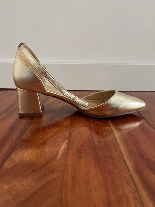 Zapatos Marypaz dorados tacón ancho