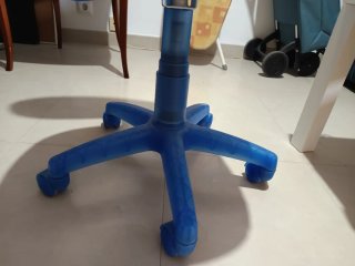 Silla de estudio azul de tela