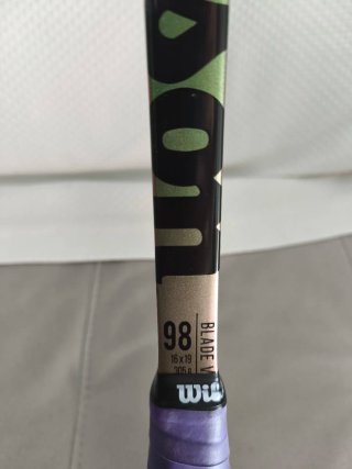 Raqueta Wilson Blade 98 16x19 v8
