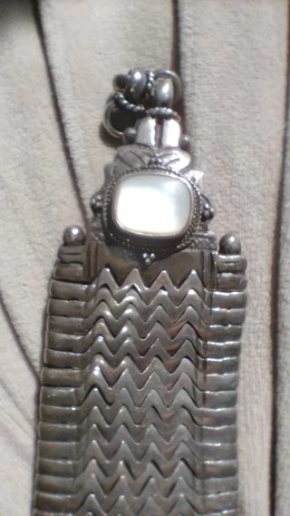 Pulsera de plata con piedras blancas