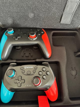 2 Mandos Battletron + Estuche Rojo NINTENDO SWITCH