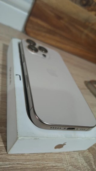 iPhone 16 Pro 256 GB dorado + apple watch SE 1