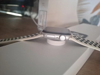 iPhone 16 Pro 256 GB dorado + apple watch SE 1