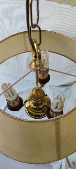 Lámpara de techo colgante dorada y beige